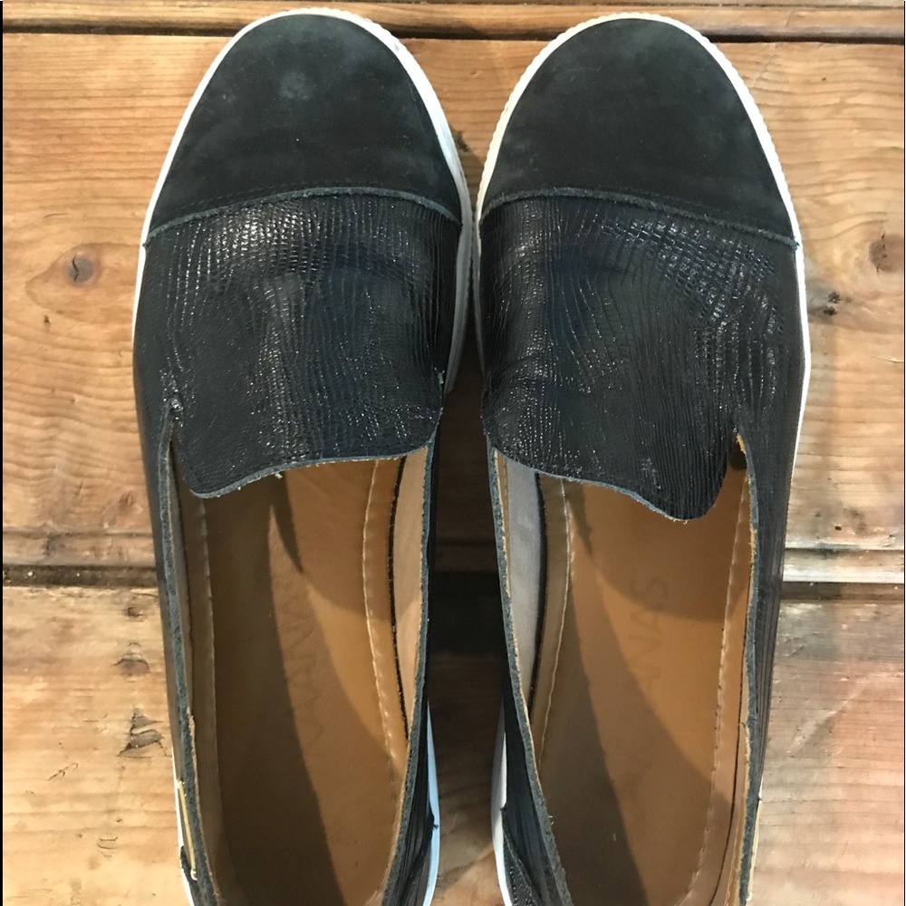 Kaanas slip on sneaker